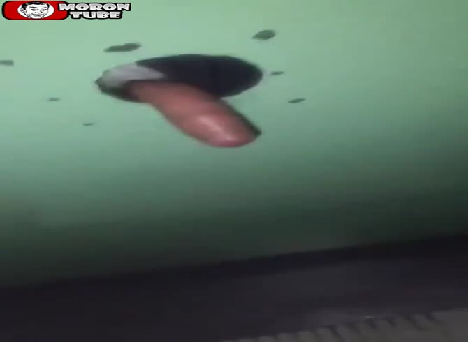 Video :A little shocked by a gloryhole